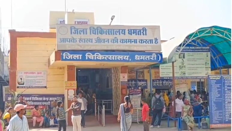 Dhamtari: मिड-डे-मिल बनाने के दौरान कुकर फटा, महिला रसोइया झुलसी, परिजनों ने की मुआवजे की मांग Dhamtari: मिड-डे-मिल बनाने के दौरान कुकर फटा, महिला रसोइया झुलसी, परिजनों ने की मुआवजे की मांग