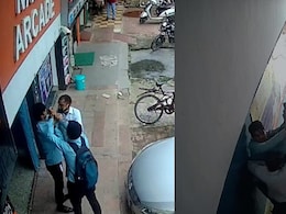 कल्याण ज्वैलर्स के बहादुर कर्मचारियों ने नाकाम की 18 लाख की लूट, CCTV फुटेज आई सामने कल्याण ज्वैलर्स के बहादुर कर्मचारियों ने नाकाम की 18 लाख की लूट, CCTV फुटेज आई सामने