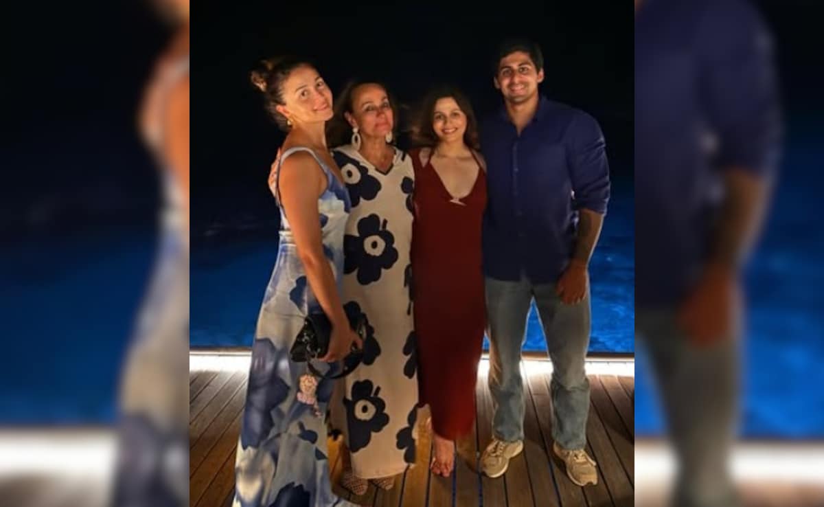 Alia Bhatt's Famjam With Sister Shaheen, Mom Soni Razdan From A Beach Vacation
