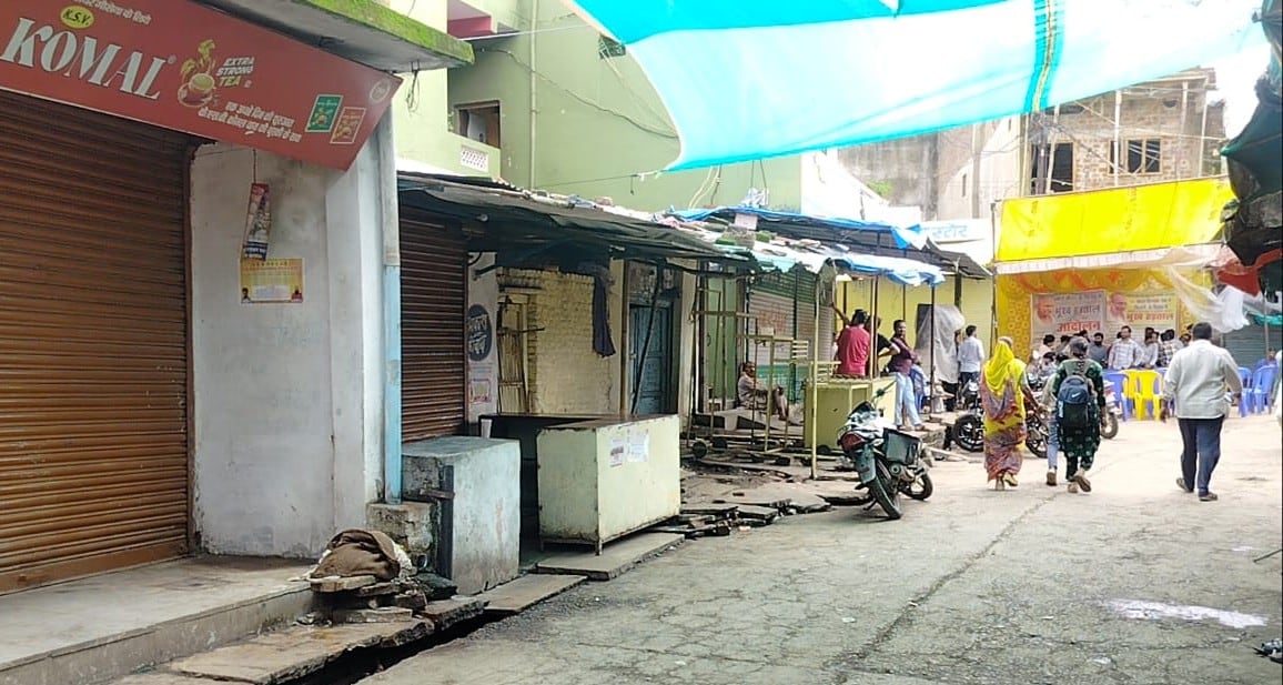 बिजली विभाग के खिलाफ पूरे शहर में बंद बिजली विभाग के खिलाफ पूरे शहर में बंद