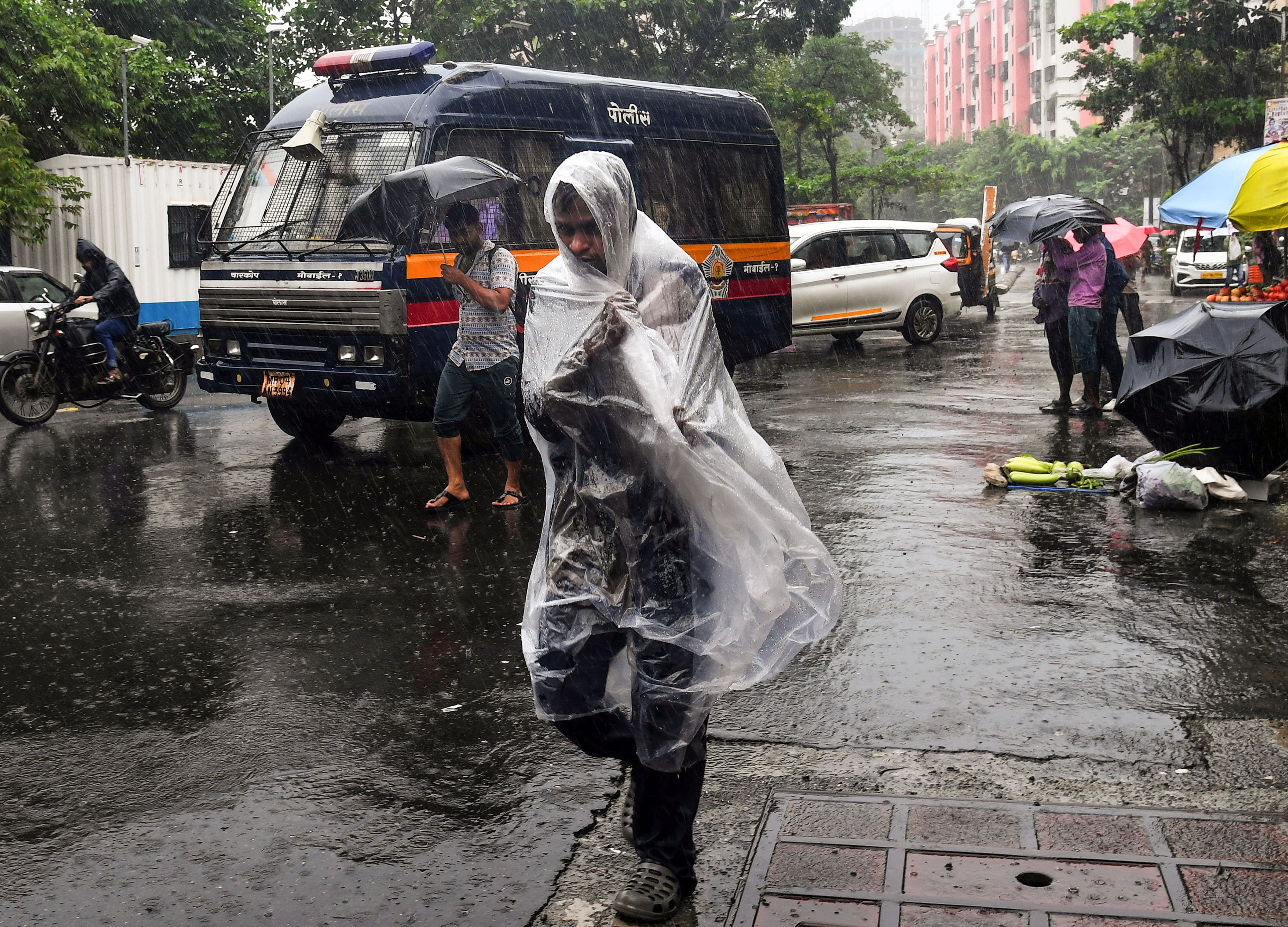 Mumbai Wakes Up To Unseasonal Rainfall On New Year Day