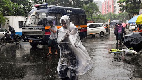 Mumbai Wakes Up To Unseasonal Rainfall On New Year Day