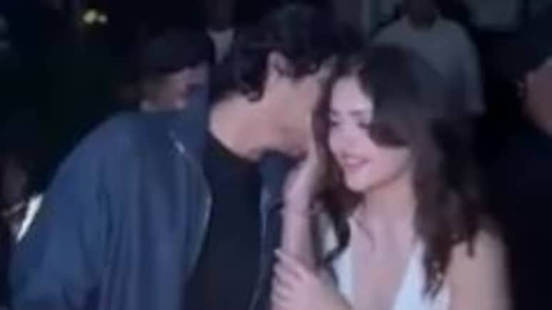 Amid Dating Rumours, Ahaan Panday And Aneet Padda's PDA-Filled Moments From <i>Saiyaara</i> Success Bash Go Viral Amid Dating Rumours, Ahaan Panday And Aneet Padda's PDA-Filled Moments From <i>Saiyaara</i> Success Bash Go Viral