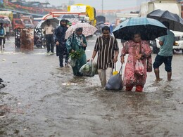 Maharashtra Rain Alert: कोकणाला बुधवारीही रेड अलर्ट, थंडावलेला पाऊस अचानक कसा पिसाटला? शास्त्रज्ञांनी सांगितले कारण Maharashtra Rain Alert: कोकणाला बुधवारीही रेड अलर्ट, थंडावलेला पाऊस अचानक कसा पिसाटला? शास्त्रज्ञांनी सांगितले कारण