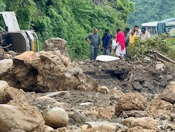 Multiple Landslides Block Mandi-Manali Route, Tourists Spend Night On Highway