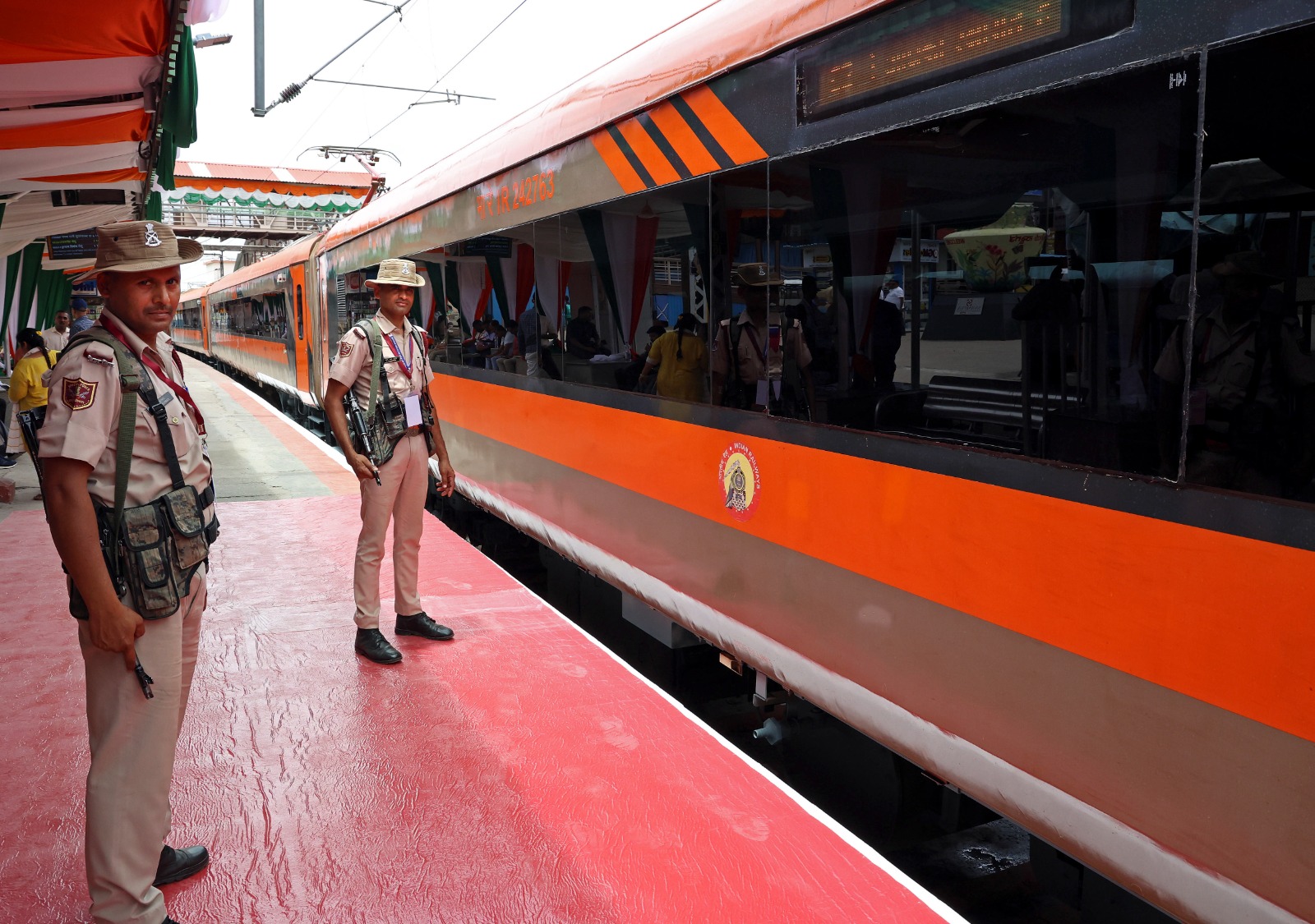 PM Modi To Launch Bengaluru Metro's Yellow Line, New Vande Bharat Express Today