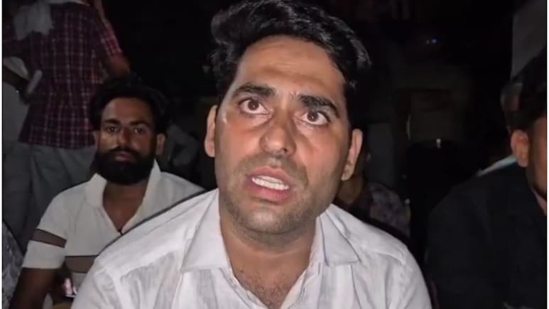 Lalsot Tehsildar News: लालसोट में तहसीलदार की ऐसी हालत! FIR दर्ज कराने के लिए 3 घंटे देना पड़ा धरना, जानें पूरा मामला