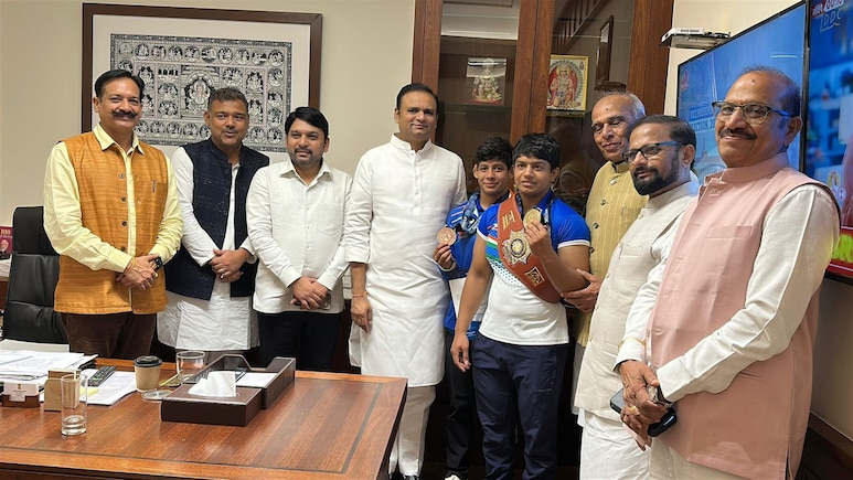 राजस्थान के युवा पहलवानों ने अंडर-17 कुश्ती विश्व चैंपियनशिप में रचा इतिहास, संसद भवन में मिला सम्मान 