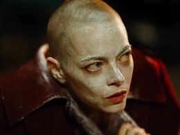 Emma Stone Goes Bald And Beautiful For Yorgos Lanthimos <i>Bugonia</i>, Fans Call The Look "Fabulous"