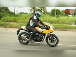Triumph Thruxton 400 Review; Bringing Back The Caf&eacute; Racer Cool