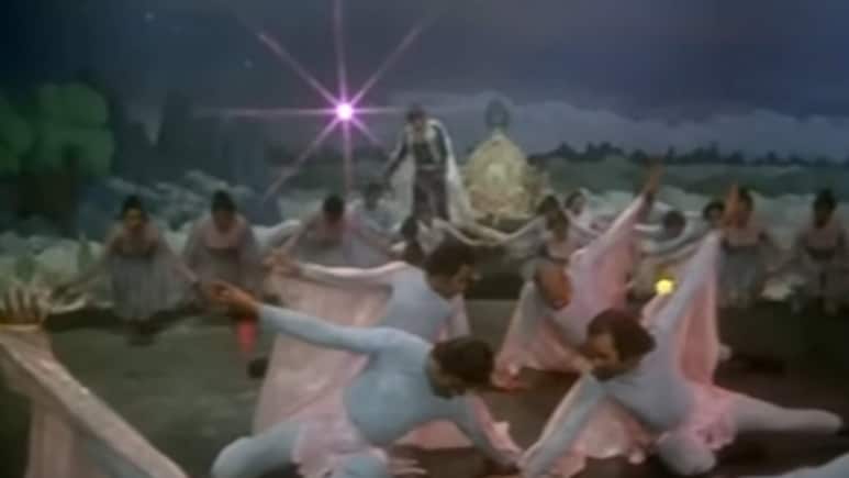 वो फिल्म, जिसने 43 साल पहले 'शोले' को चटा दी थी धूल, 2 करोड़ बजट कमाई 100 करोड़, बॉलीवुड का किंग बना था ये नया एक्टर वो फिल्म, जिसने 43 साल पहले 'शोले' को चटा दी थी धूल, 2 करोड़ बजट कमाई 100 करोड़, बॉलीवुड का किंग बना था ये नया एक्टर