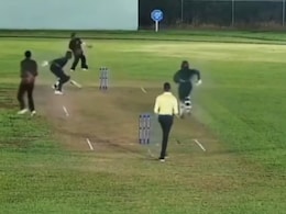 Video: बिना बल्ले से शॉट लगे, एक गेंद पर बने 6 रन, यकीन करना हो रहा मुश्किल