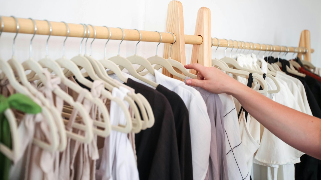 Go for mid-range hangers that dont break easily and fit in your budget