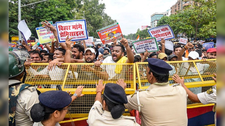 बिहार में डोमिसाइल लागू, क्या है नियम और छात्र क्यों कर रहे थे मांग... जानें हर एक बात बिहार में डोमिसाइल लागू, क्या है नियम और छात्र क्यों कर रहे थे मांग... जानें हर एक बात