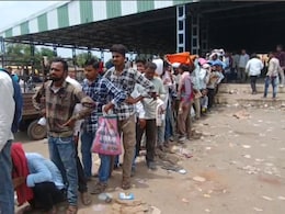 Crisis Urea: जबलपुर में किसानों को रूला रही खाद, पाटन में यूरिया की भारी किल्लत, सुबह 4 बजे से लगी लंबी कतारें Crisis Urea: जबलपुर में किसानों को रूला रही खाद, पाटन में यूरिया की भारी किल्लत, सुबह 4 बजे से लगी लंबी कतारें