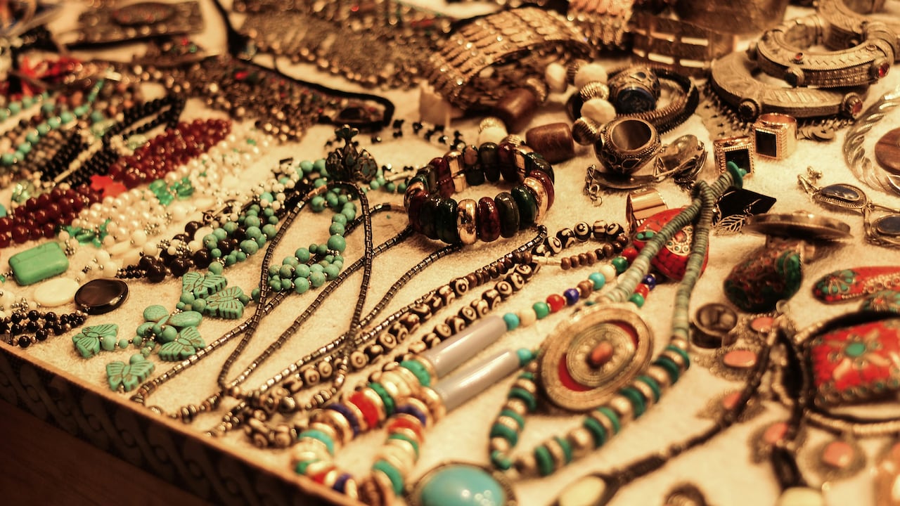 How To Choose Non-Toxic Plastic Jewellery For Kids