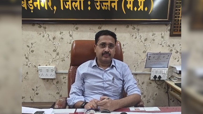 "SDO मेरी भांजी है, कार्रवाई हुई तो तुझे देख लूंगा..." SDM के पास आया धमकी भरा कॉल, FIR दर्ज "SDO मेरी भांजी है, कार्रवाई हुई तो तुझे देख लूंगा..." SDM के पास आया धमकी भरा कॉल, FIR दर्ज