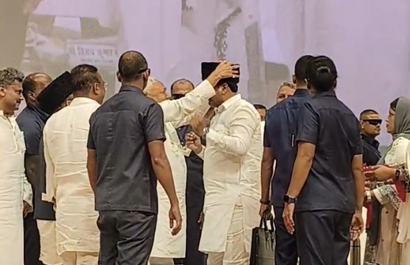 Video: Nitish Kumar Offered 'Topi' At Bihar Madrasa Event. This Happens