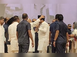 Video: Nitish Kumar Offered 'Topi' At Bihar Madrasa Event. This Happens Video: Nitish Kumar Offered 'Topi' At Bihar Madrasa Event. This Happens