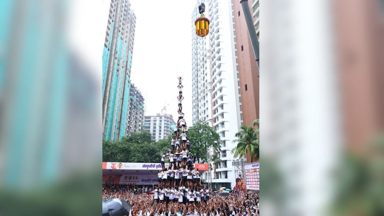 Mumbai Dahi Handi Govinda Team Sets 10-Tier Human Pyramid Record Mumbai Dahi Handi Govinda Team Sets 10-Tier Human Pyramid Record