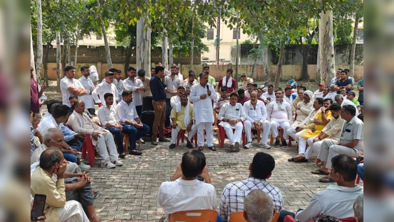मुजफ्फरनगर में UP पुलिस के ‘फर्जी मुठभेड़’ के विरोध में उतरे BJP नेता, उठाई सख्त कार्रवाई की मांग मुजफ्फरनगर में UP पुलिस के ‘फर्जी मुठभेड़’ के विरोध में उतरे BJP नेता, उठाई सख्त कार्रवाई की मांग