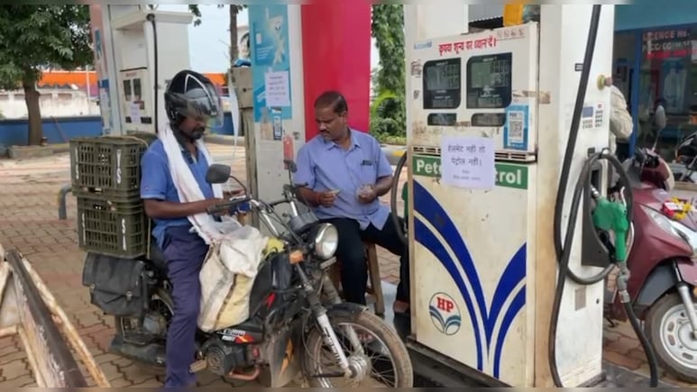 NO Helmet-No Petrol: छत्तीसगढ़ के इस जिले में लागू हुआ नियम, बिना हेलमेट वालों को पेट्रोल देने से इनकार NO Helmet-No Petrol: छत्तीसगढ़ के इस जिले में लागू हुआ नियम, बिना हेलमेट वालों को पेट्रोल देने से इनकार