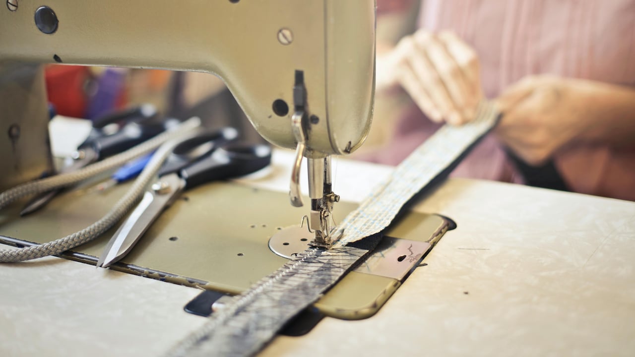 Look for automatic thread needle to cut the extra hardwork and simplify the process