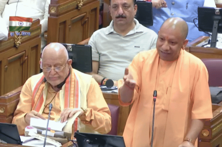 इस उम्र में तो... विधानसभा में जब योगी ने सपा नेता माता प्रसाद को निशाने पर ले लिया