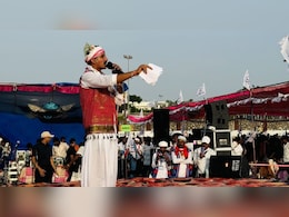 चित्तौड़गढ़ महारैली में गरजे सांसद राजकुमार रोत, फिर से भील प्रदेश की उठाई मांग चित्तौड़गढ़ महारैली में गरजे सांसद राजकुमार रोत, फिर से भील प्रदेश की उठाई मांग