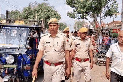 Rajasthan: ई-रिक्शा पर निकला बदमाश का जुलूस, हत्या के बाद वीडियो शेयर कर पुलिस को दी थी चुनौती Rajasthan: ई-रिक्शा पर निकला बदमाश का जुलूस, हत्या के बाद वीडियो शेयर कर पुलिस को दी थी चुनौती