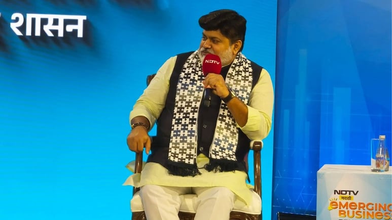 Emerging Business Conclave Mumbai Chapter : मुंबई-गोवा महामार्गावरील 354 किमीपैकी 27 किमीवर खड्डे - उदय सामंत Emerging Business Conclave Mumbai Chapter : मुंबई-गोवा महामार्गावरील 354 किमीपैकी 27 किमीवर खड्डे - उदय सामंत