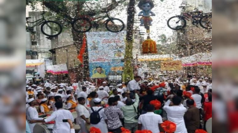 जन्माष्टमी पर अनोखी साइकिल दही-हांडी, 200 बच्चों को मिली नई साइकिलें
