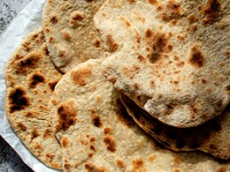 चपाती: सेहत का खजाना, डायबिटीज से दिल तक रखे दुरुस्त  चपाती: सेहत का खजाना, डायबिटीज से दिल तक रखे दुरुस्त