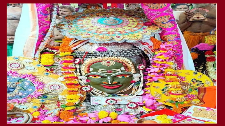 Raksha Bandhan 2025: बाबा महाकाल को पहली राखी; सवा लाख लड्डुओं का भोग, नंदी हाल और गर्भगृह में खास सजावट Raksha Bandhan 2025: बाबा महाकाल को पहली राखी; सवा लाख लड्डुओं का भोग, नंदी हाल और गर्भगृह में खास सजावट