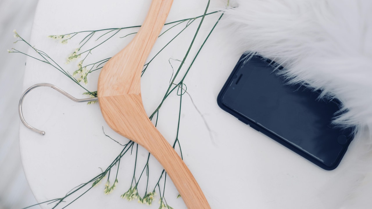 How A Simple Hanger Organiser Can Give You Double The Wardrobe Space.