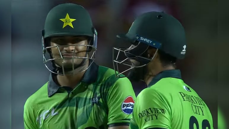 PAK vs WI: शाहीन अफरीदी के कहर के बाद बाबर-रिजवान ने बिखेरी चमक, पाकिस्तान को मिली शानदार जीत PAK vs WI: शाहीन अफरीदी के कहर के बाद बाबर-रिजवान ने बिखेरी चमक, पाकिस्तान को मिली शानदार जीत