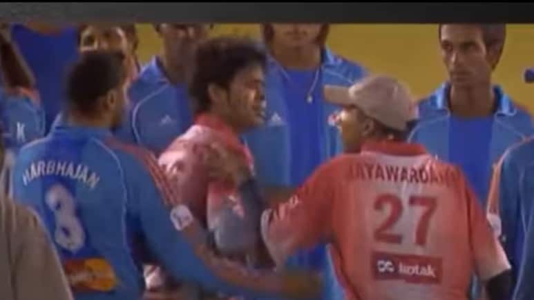 Slapgate Video : ललित मोदींनी 17 वर्षांनी बाहेर काढला हरभजन-श्रीशांत 'स्लॅपगेट'चा व्हिडिओ; पाहा काय घडलं होतं Slapgate Video : ललित मोदींनी 17 वर्षांनी बाहेर काढला हरभजन-श्रीशांत 'स्लॅपगेट'चा व्हिडिओ; पाहा काय घडलं होतं