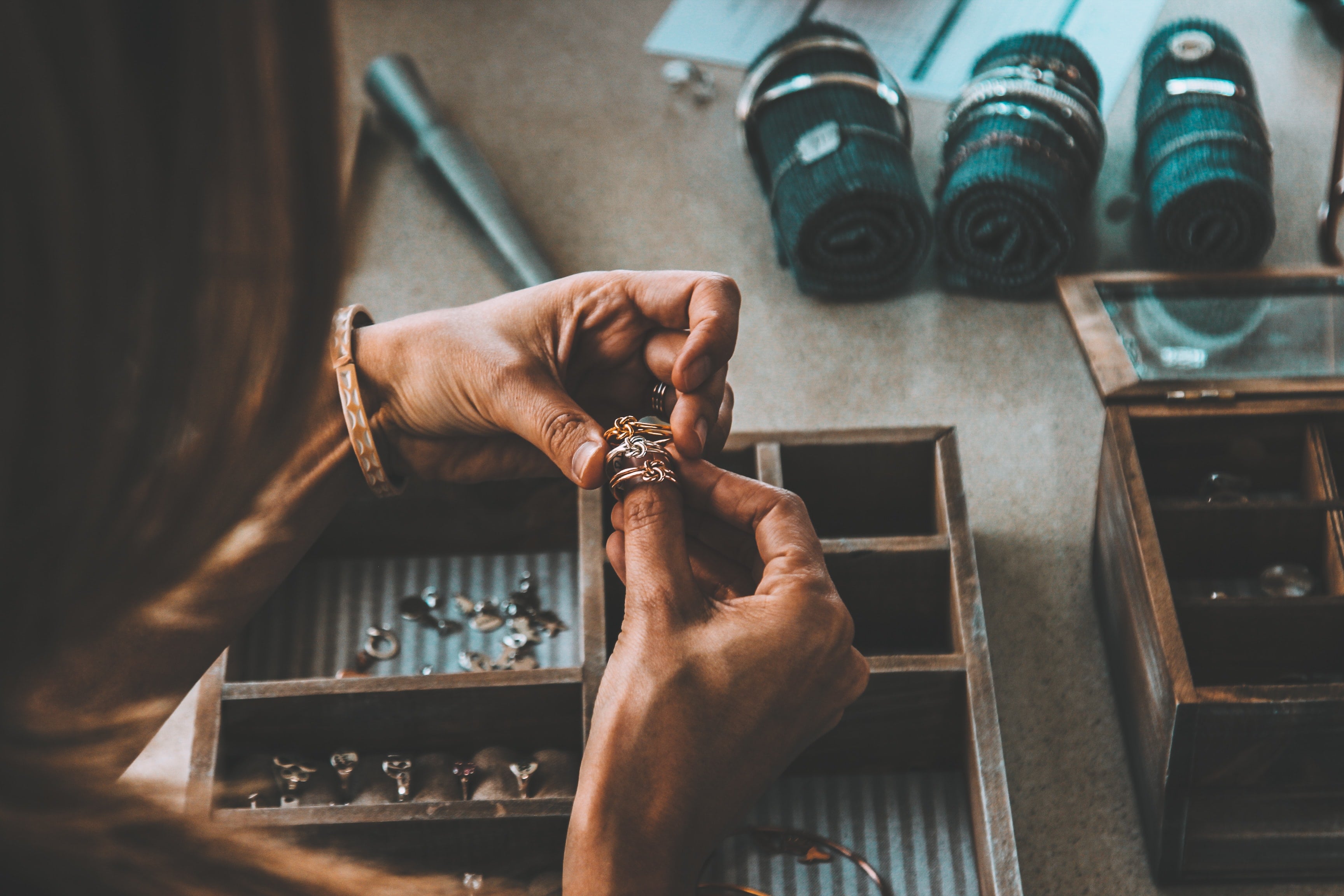 Canadian Man Digs Through 18 Tonnes Of Garbage, Finds Wife’s Lost Wedding Rings
