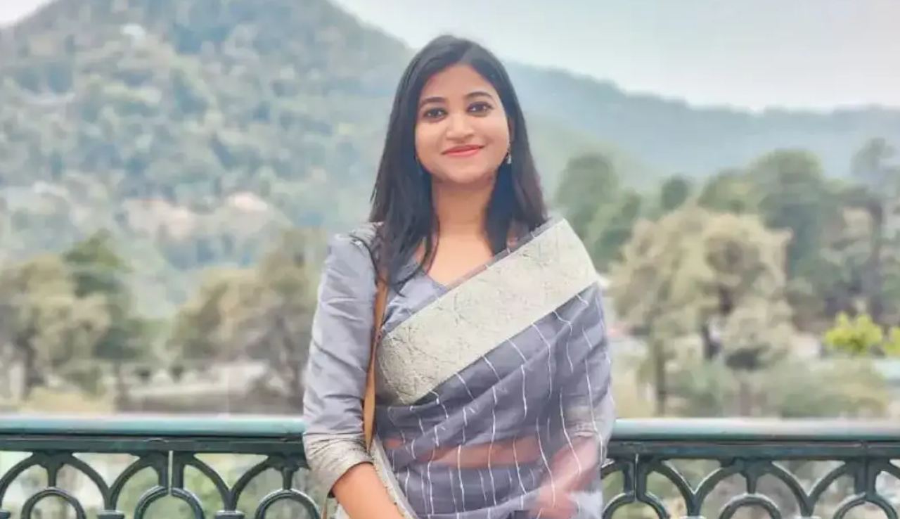 UPSC Success Story: 9 घंटे को नौकरी और फिर पढ़ाई, इस ट्रीक से सेल्फ स्टडी कर श्वेता बनीं IAS