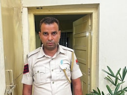 ACB Action: हेड कॉन्स्टेबल को कोर्ट में रिश्वत लेते रंगे हाथ दबोचा, 2500 रुपये में हुई थी डील ACB Action: हेड कॉन्स्टेबल को कोर्ट में रिश्वत लेते रंगे हाथ दबोचा, 2500 रुपये में हुई थी डील