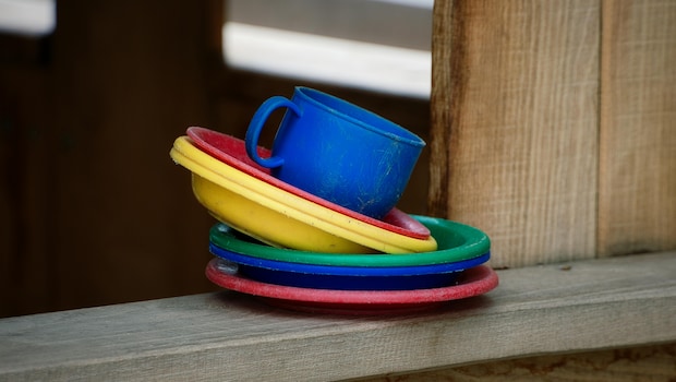 Plastic crockery may harm our health and environment Plastic crockery may harm our health and environment