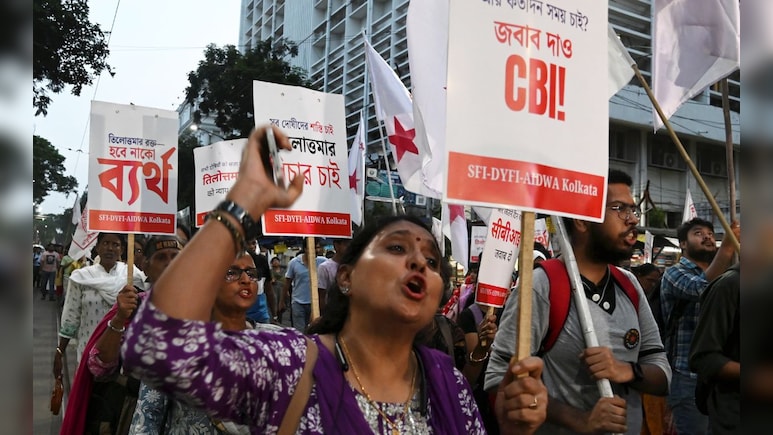 आरजी कर मेडिकल कॉलेज रेप-मर्डर केस: एक साल पूरा होने पर कोलकाता में तनाव, जानें अब तक क्या-क्या हुआ आरजी कर मेडिकल कॉलेज रेप-मर्डर केस: एक साल पूरा होने पर कोलकाता में तनाव, जानें अब तक क्या-क्या हुआ
