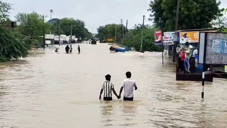 राजस्थान में बारिश से हर तरफ जल सैलाब, 20 जिलों में स्कूल-कॉलेज बंद; जानें कहां कब तक छुट्टी