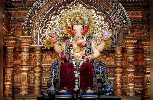 LIVE:  पुणे के दगडूशेठ से लेकर मुंबई के लालबागचा के दर्शन को उमड़ी भीड़, आसमां में गूंज रहा गणपति बप्पा मोरया