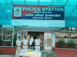 दिल्ली में 'नकली' पुलिस वाला चढ़ा असली के हत्थे... रुतबे के लिए पहनता था सब इंस्पेक्टर की वर्दी  दिल्ली में 'नकली' पुलिस वाला चढ़ा असली के हत्थे... रुतबे के लिए पहनता था सब इंस्पेक्टर की वर्दी