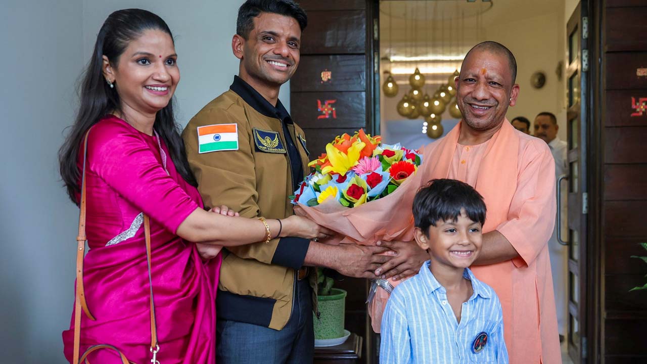 Video : Group Captain Shubanshu Shukla Meets UP CM Yogi Adityanath In Lucknow