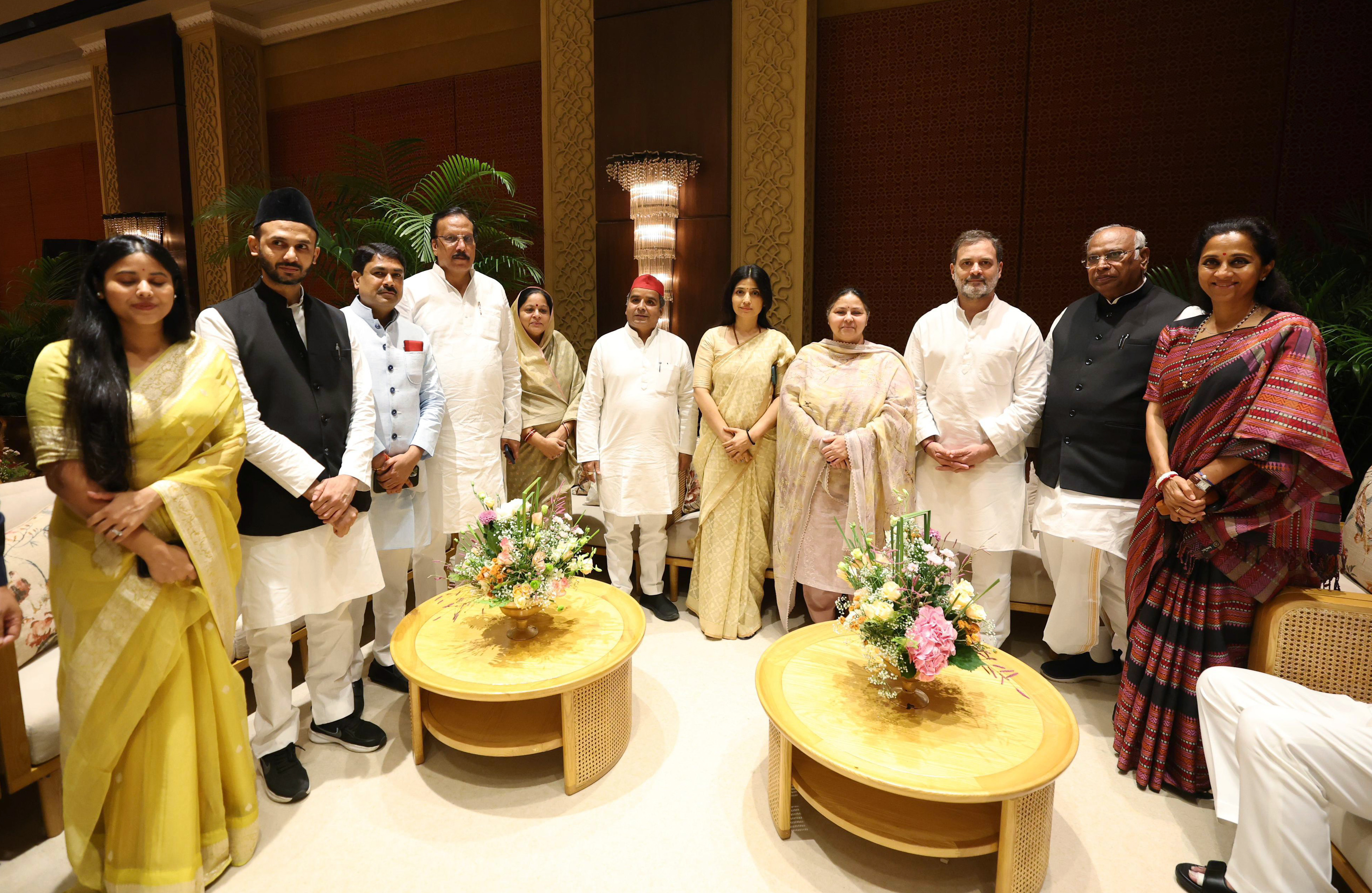 विपक्ष का दांव तो उल्टा पड़ गया... कांग्रेस के उठाए मुद्दे बने उन्हीं के लिए 'सिरदर्द' ; जानिए कैसे उलझे राहुल