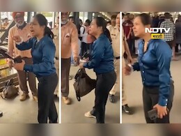 Viral Video: दिसायला हायफाय, पण लोकलचं तिकीटच नाय! विनातिकीट महिलेचा तमाशा Viral Video: दिसायला हायफाय, पण लोकलचं तिकीटच नाय! विनातिकीट महिलेचा तमाशा