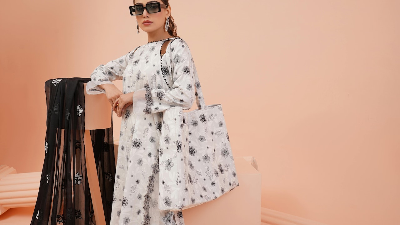 Ganesh Chaturthi Office Outfits: Chikankari or Prints For a Festive Look