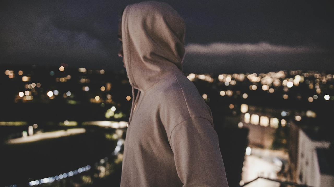 Style Tips On How To Wear A Hoodie Without Feeling Uncomfortably Hot.